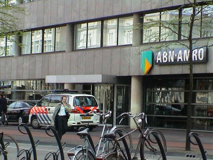 Bank 28042003_00007.jpg (45642 bytes)