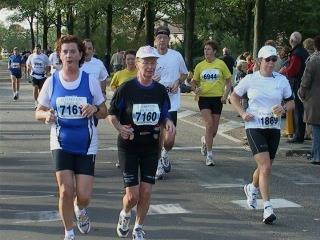 Marathon2003_00054.jpg (37171 bytes)